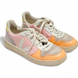 Veja V-10 low-top sneakers in Petale White Multicolor Size 7